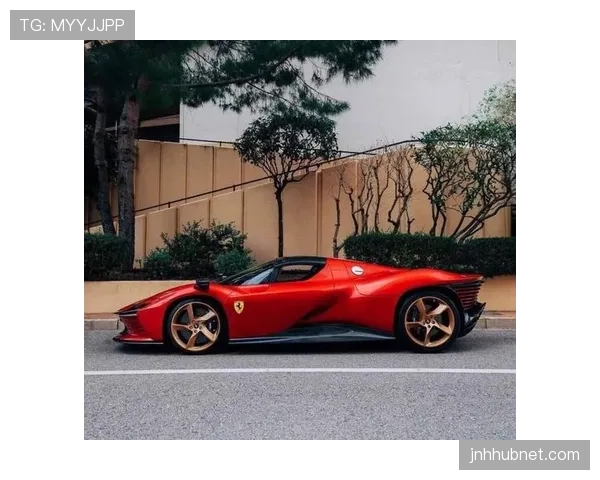 C罗开豪车送小狗出门,这奢侈生活跟普通人差太远了吧? C罗开豪车送小狗出门,这奢侈生活跟普通人差太远了吧?